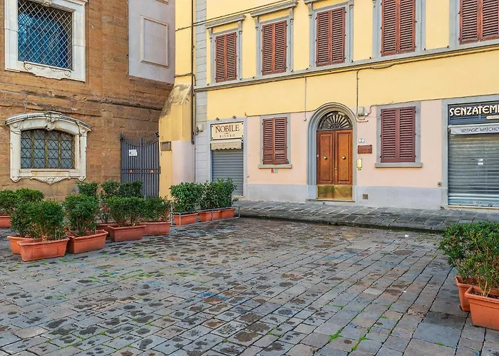 Lorenzo De' Medici Family Home